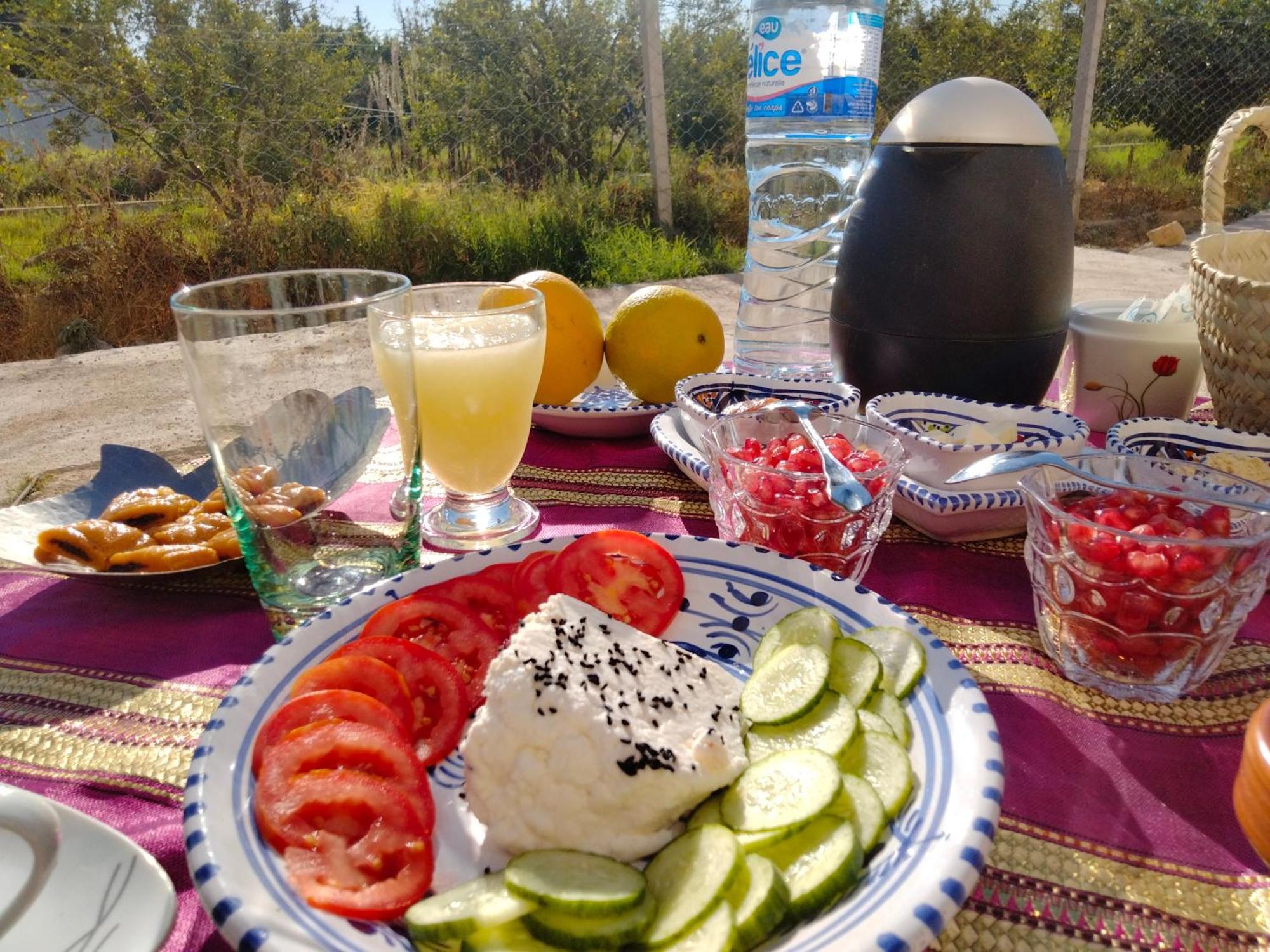 Henchir Ejdoud Pensionat Kairouan Exteriör bild